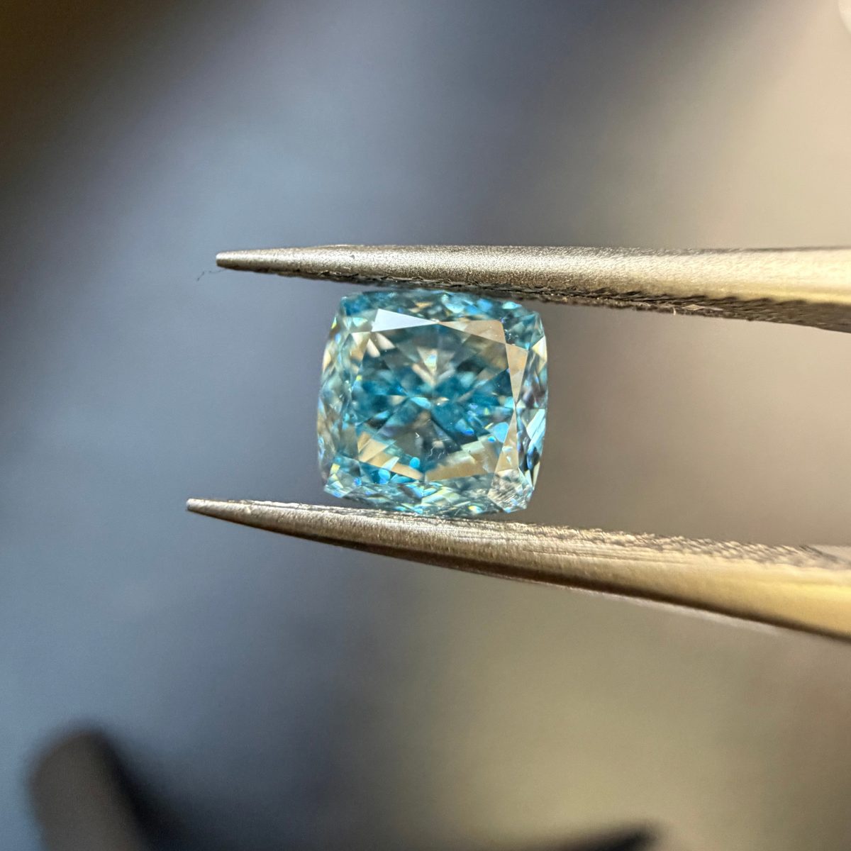 【NAYAオークション】ラボグロウンダイヤモンドルース 1.01ct Fancy Vivid Blue VVS2 スクエアクッション IGI鑑定書付