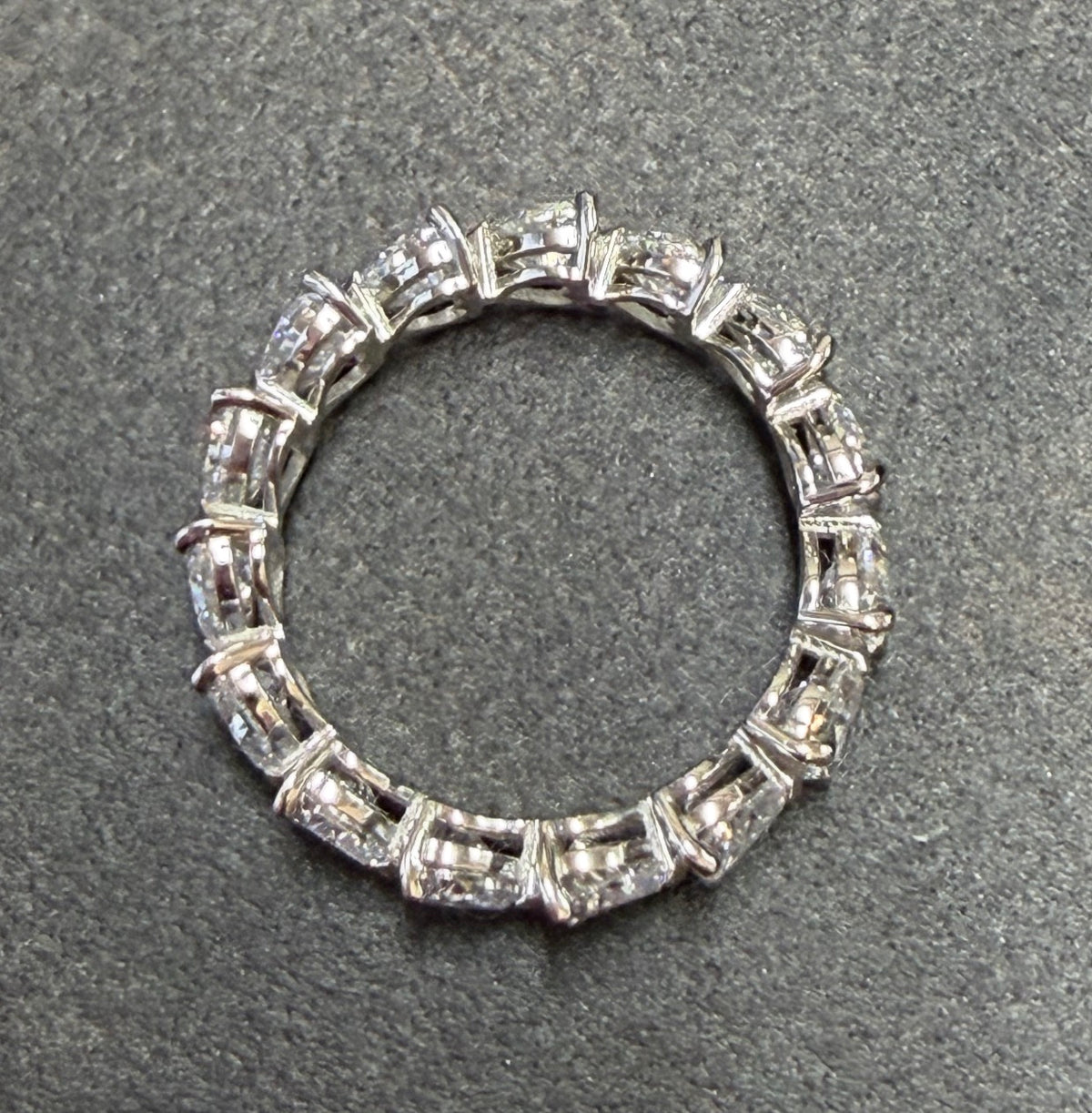 ハートシェイプ フルエタニティリング〖約3ct/0.2ct×16石 幅4.7mm〗ラボグロウンダイヤモンド|プラチナPT900/PT950 / K18イエローゴールド/ピンクゴールド|Fカラー VS1アップ|受注制作/約40〜60日でお届け