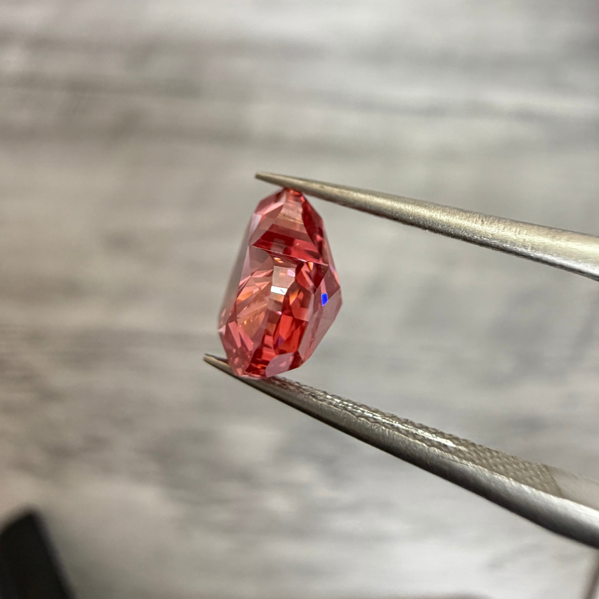 【NAYAオークション】ラボグロウンダイヤモンドルース 3.01ct Fancy Vivid Red VS2 Heart Modified Brilliant IGI鑑定書付