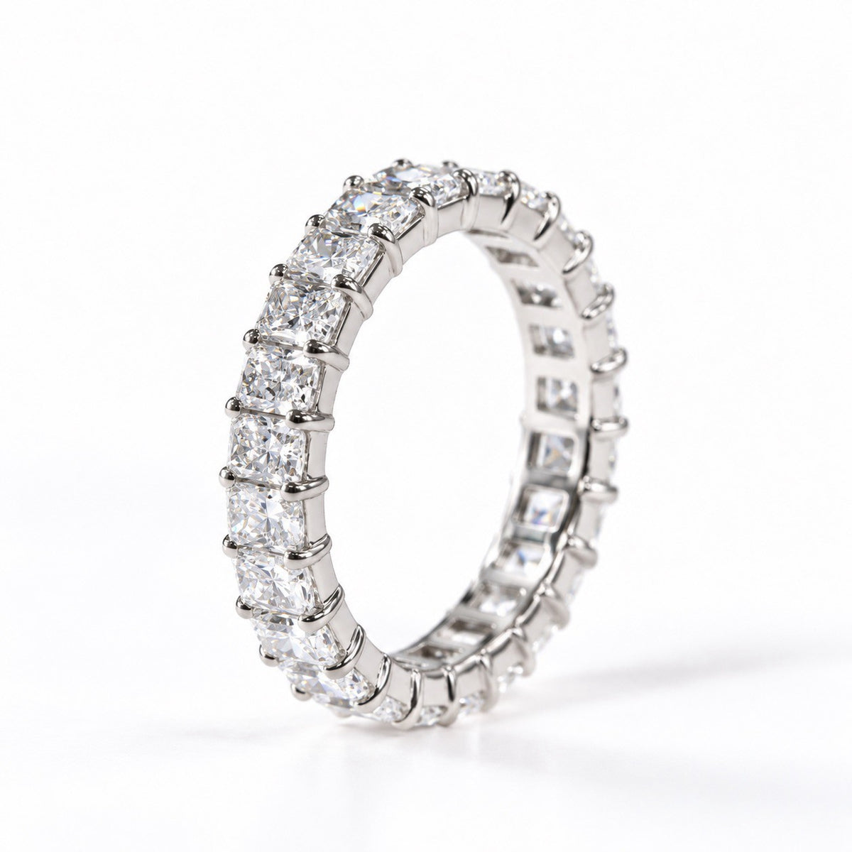 ラディアントカット フルエタニティリング〖約3.3ct 約0.15ct×24石 縦幅3.7mm リング幅4.5mm〗ラボグロウンダイヤモンド|プラチナPT900/PT950 / K18イエローゴールド|Fカラー VS1アップ|受注制作/約40〜60日でお届け