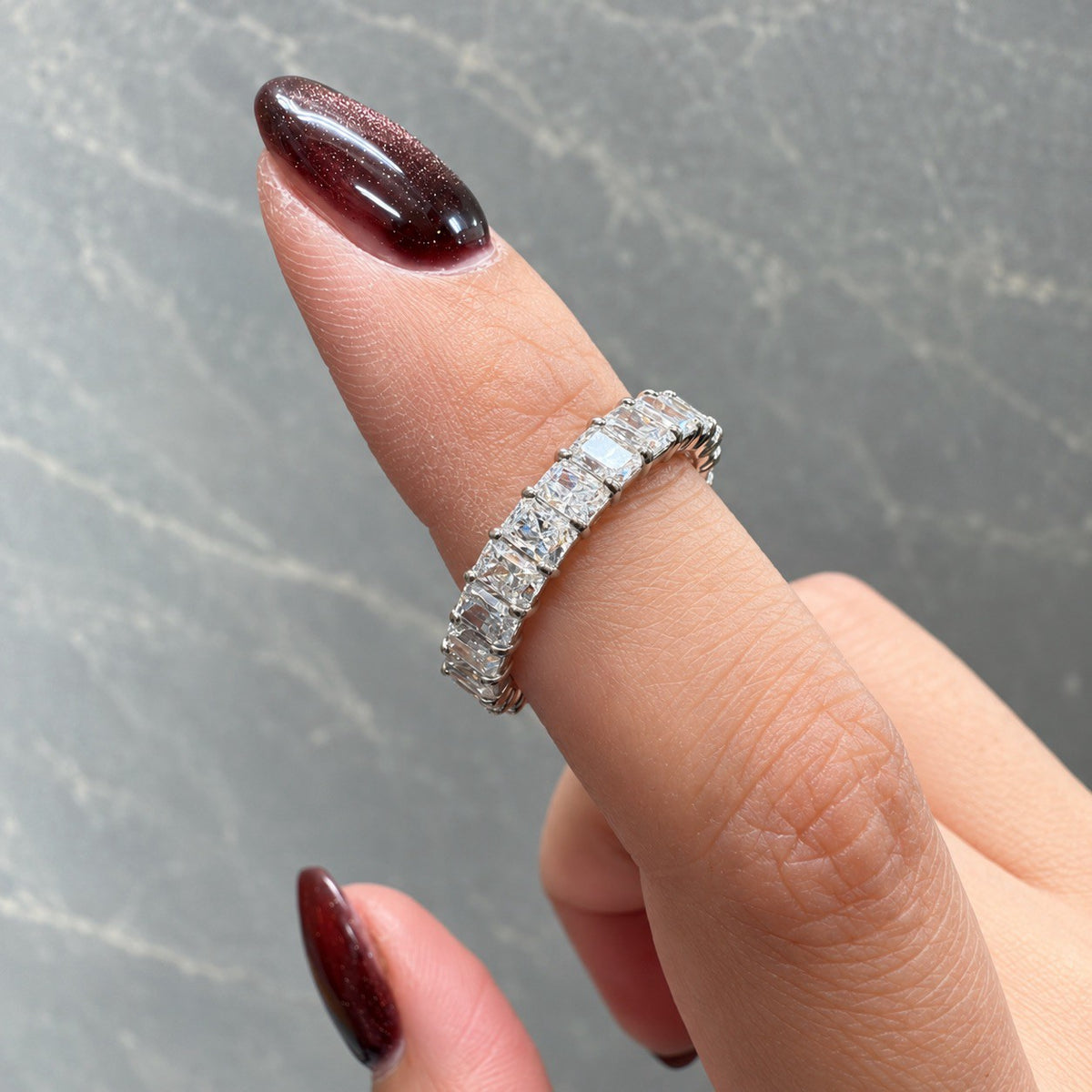 ラディアントカット フルエタニティリング〖約3.3ct 約0.15ct×24石 縦幅3.7mm リング幅4.5mm〗ラボグロウンダイヤモンド|プラチナPT900/PT950 / K18イエローゴールド|Fカラー VS1アップ|受注制作/約40〜60日でお届け