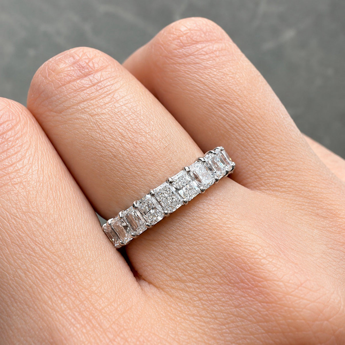 ラディアントカット フルエタニティリング〖約3.3ct 約0.15ct×24石 縦幅3.7mm リング幅4.5mm〗ラボグロウンダイヤモンド|プラチナPT900/PT950 / K18イエローゴールド|Fカラー VS1アップ|受注制作/約40〜60日でお届け