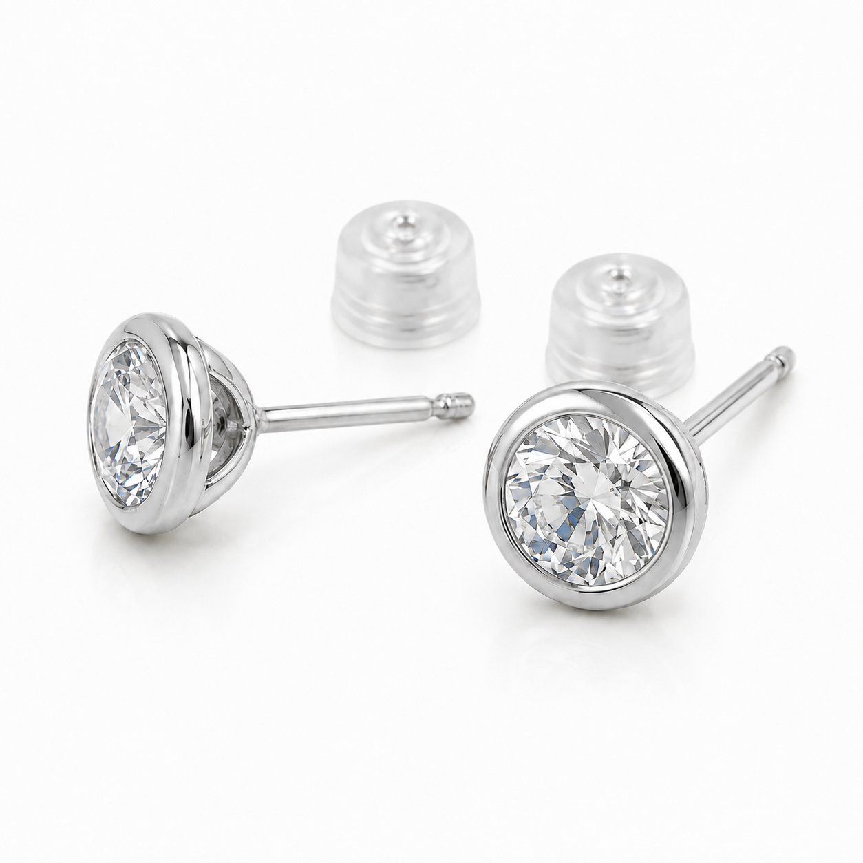 0.7ct ベゼルタイプ スタッドピアス〖Fカラー VS1アップ EX〗ラボグロウンダイヤモンド|プラチナPT900 / K18イエローゴールド|ラウンドブリリアント|受注制作/約50日でお届け