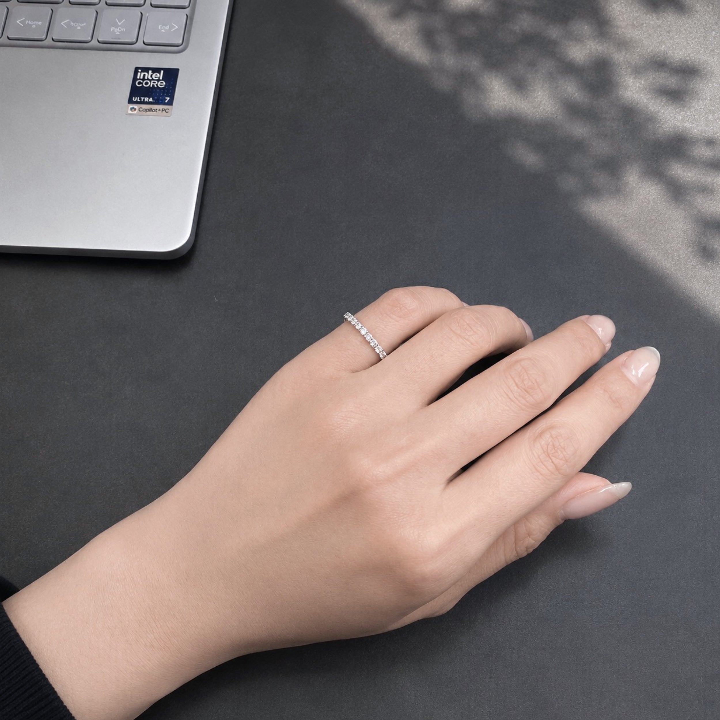 PINKYハーフエタニティリング〖0.4ct/0.03ct×15石幅2mm 〗ラボグロウンダイヤモンド｜プラチナPT900/PT950 / K18イエローゴールド｜受注制作／約50日でお届け｜NAYA-1002｜RNR00149｜