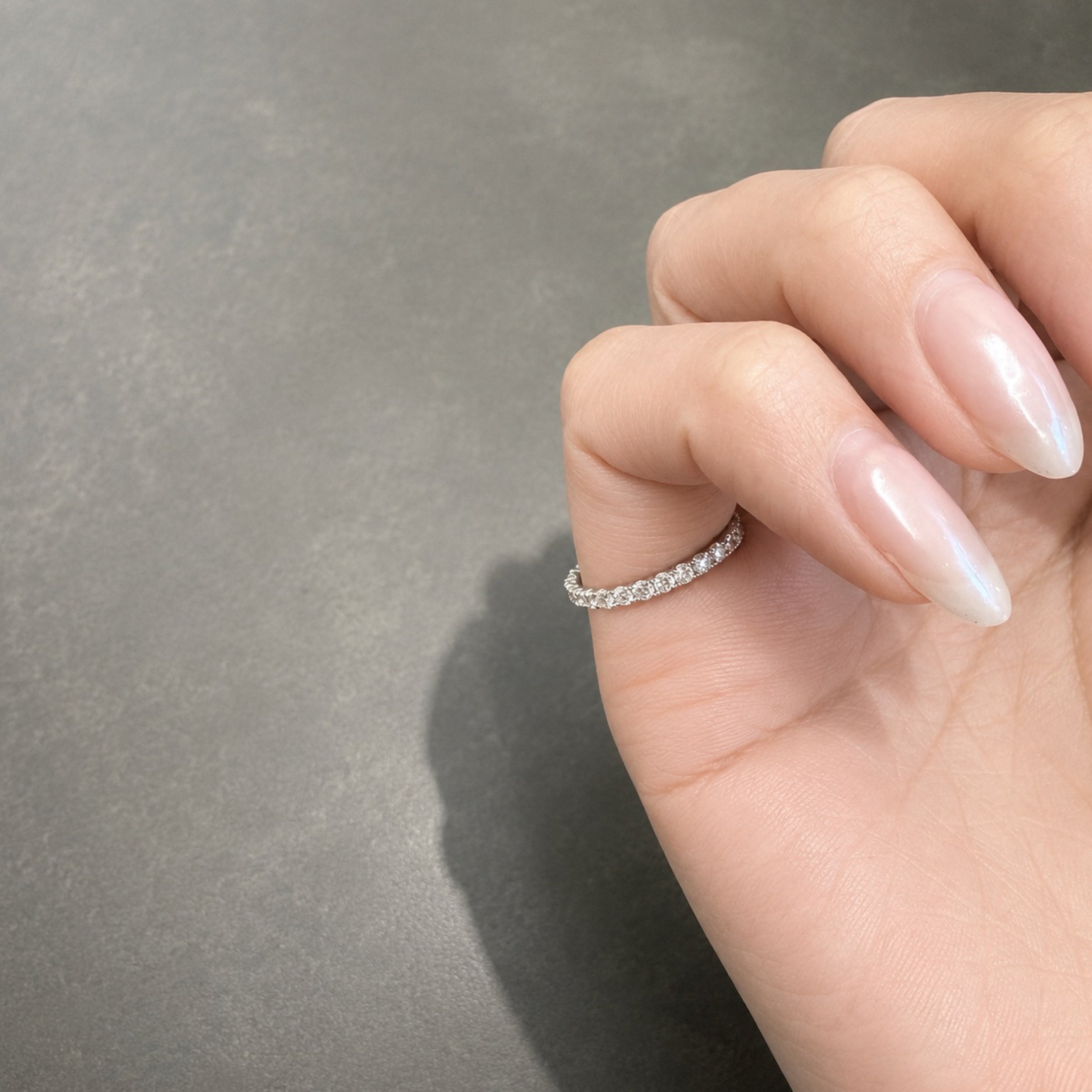 PINKYフルエタニティリング〖約0.6ct/ 0.03ct×約22石~24石 幅2㎜〗ラボグロウンダイヤモンド｜プラチナ900 or 950 / K18イエローゴールド｜Fカラー VS1アップ エクセレントカット｜受注制作／約50日でお届け