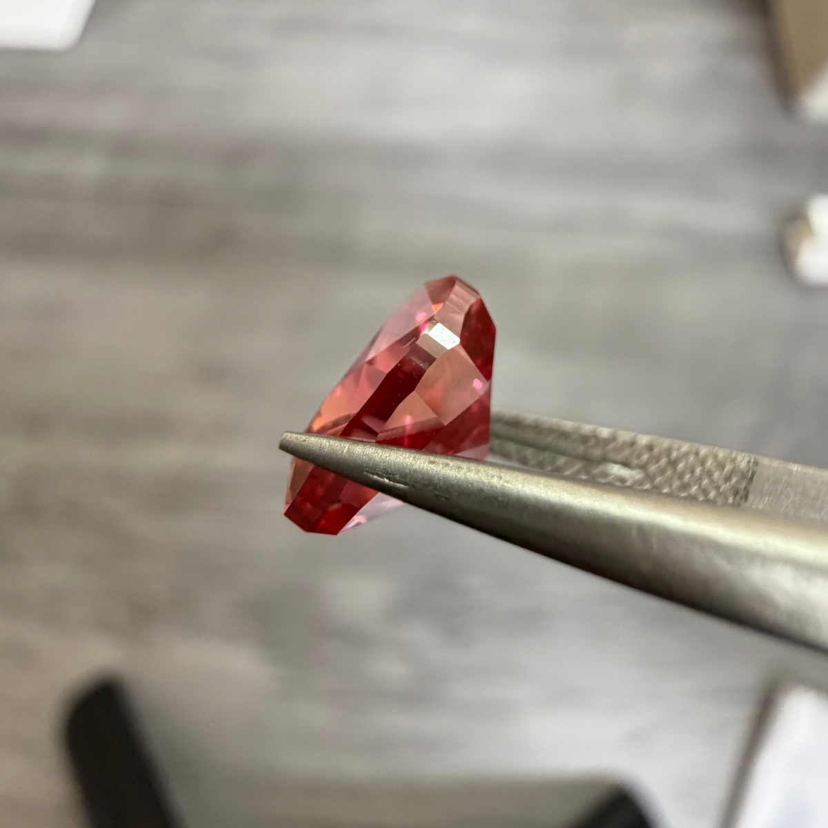【NAYAオークション】ラボグロウンダイヤモンドルース 3.01ct Fancy Vivid Red VS2 Heart Modified Brilliant IGI鑑定書付