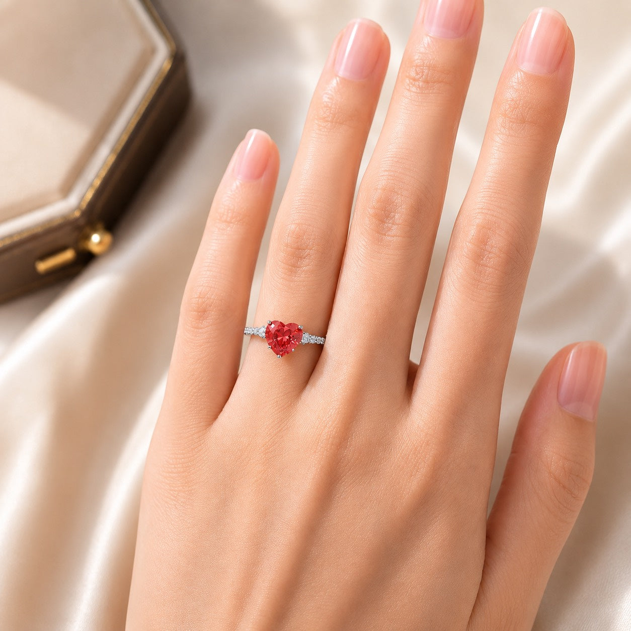 〖3.01ct / Fancy Vivid Red VS2〗ラボグロウンダイヤモンド レッド ルース｜ハートシェイプ（ハートモディファイド）｜IGI鑑定書付き｜IGI: LG707510917