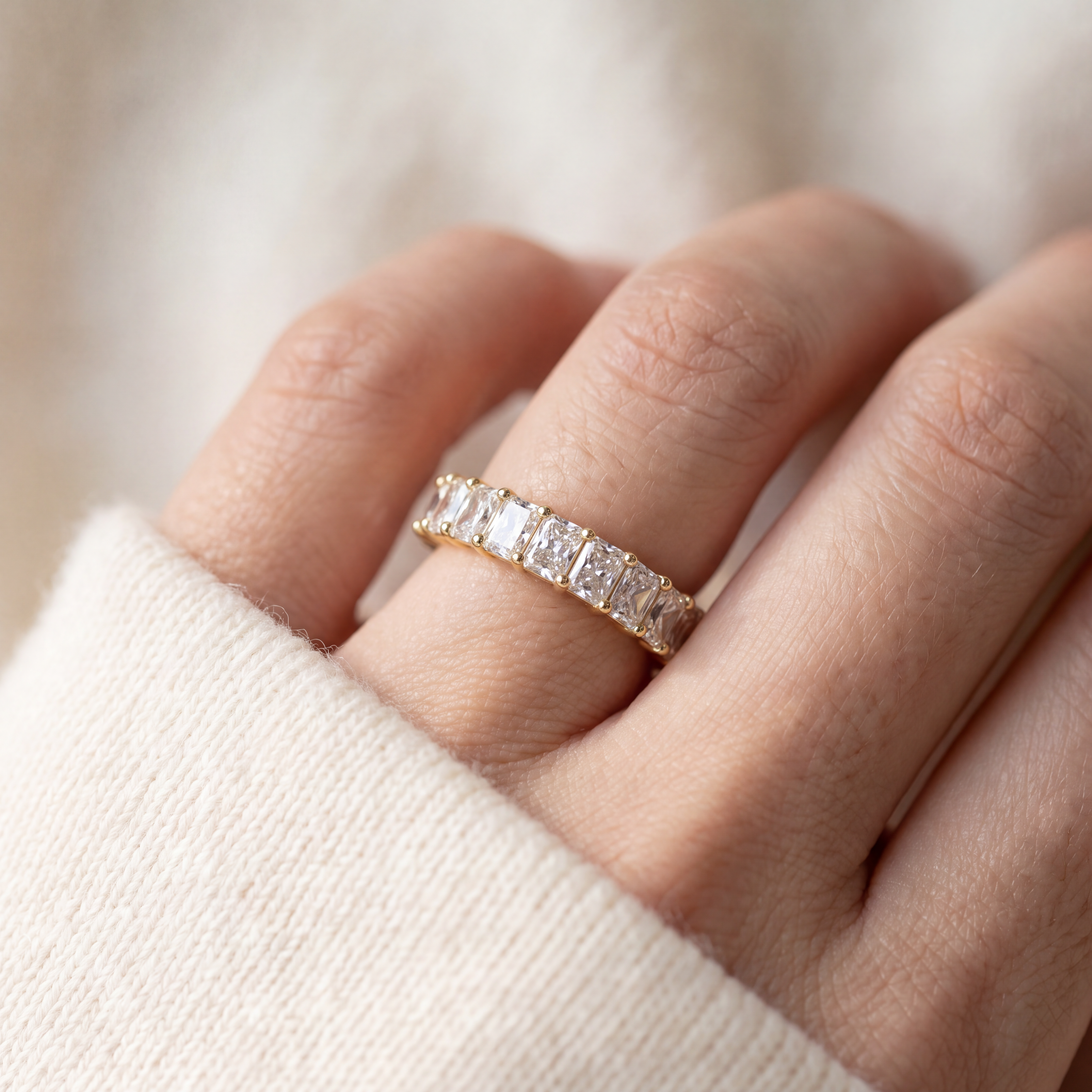 ラディアントカット フルエタニティリング〖約3.3ct 縦幅3.7mm リング幅4.5mm〗ラボグロウンダイヤモンド｜プラチナPT900/PT950 / K18イエローゴールド｜Fカラー VS1アップ｜受注制作／約50日でお届け